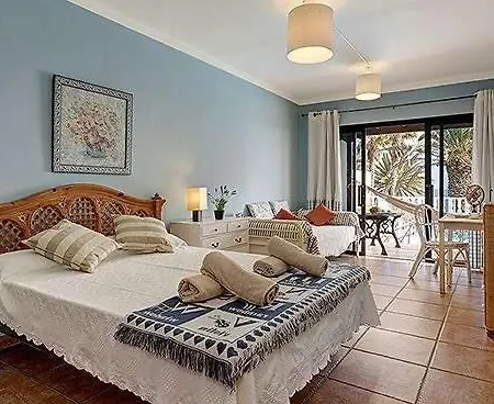 Villa Sleeps 8 Pool Wifi *
