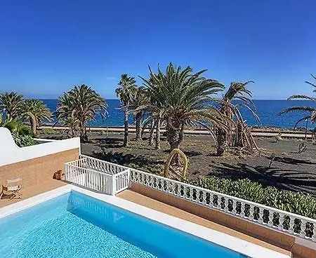 Villa Sleeps 8 Pool Wifi *